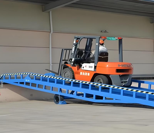 许昌移动式卸货平台（叉车用）